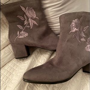 Cute Grey Suede Short Boots